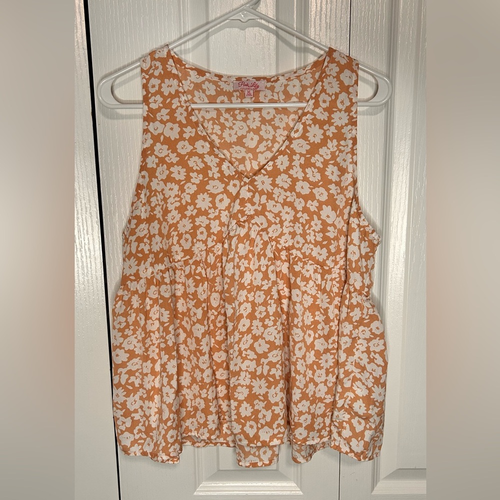 Pink Lilly Women’s Floral Peach White V-Neck Sleeveless Peplum Tank Top Blouse
